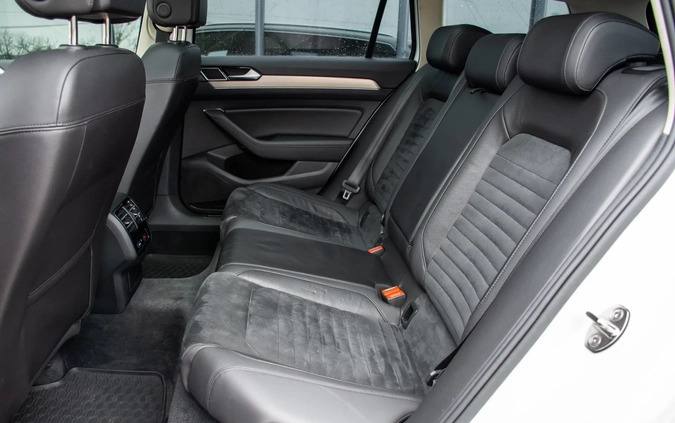 Volkswagen Passat cena 59900 przebieg: 329300, rok produkcji 2015 z Łódź małe 781